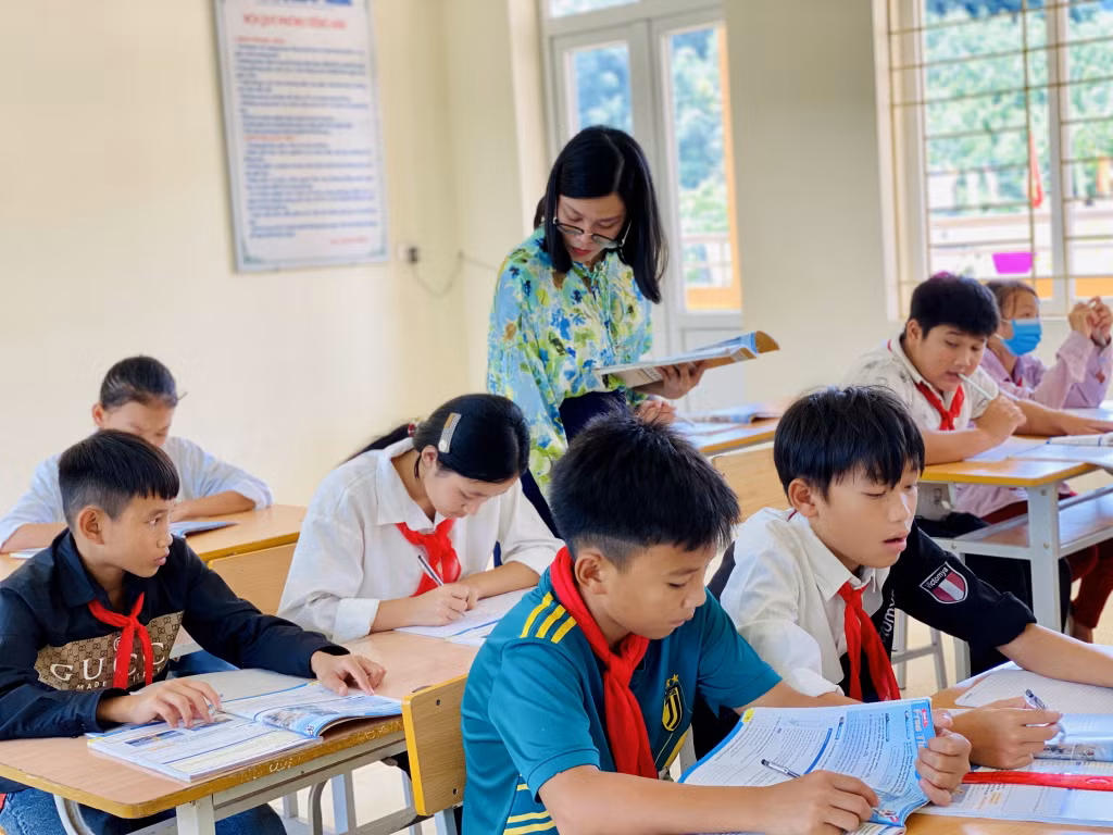 Một tiết học của cô và trò Trường TH-THCS Kỳ Thượng (xã Kỳ Thượng).
