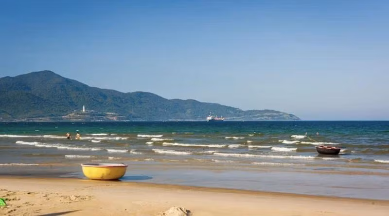 Bãi biển Mỹ Khê, Đà Nẵng. Ảnh: Expedia