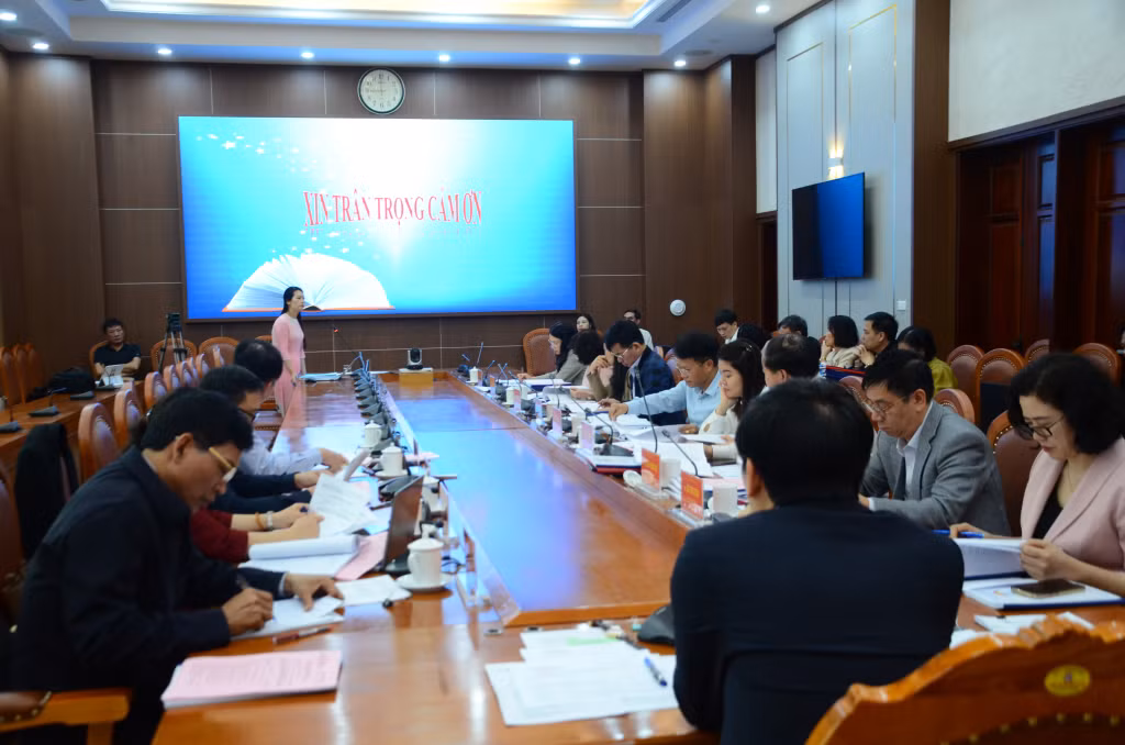 Thí sinh tham gia thi bảo vệ đề án chức danh Phó Hiệu trưởng các trường Mầm non, Trường Tiểu học, trường Tiểu học &amp;THCS.