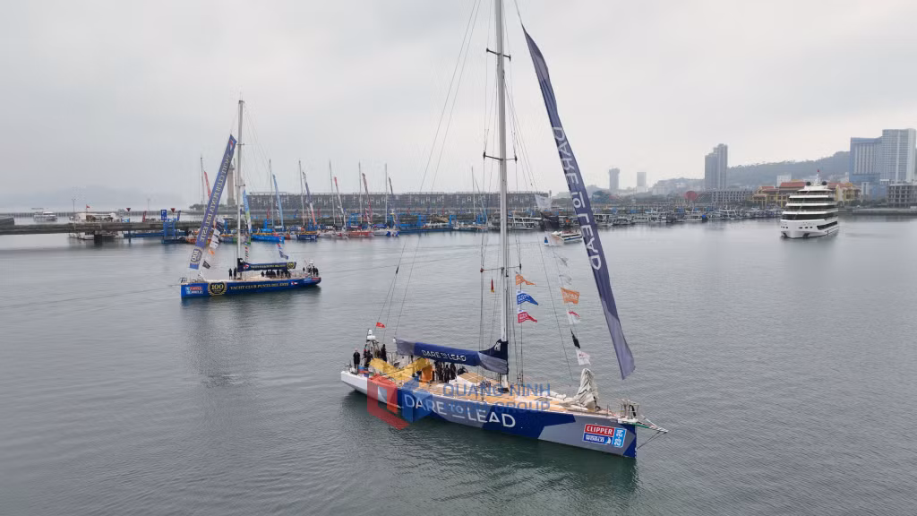 Đội đua YACHT CLUB PUNTA DEL ESTE và đội đua DARE TO LEAD là 2 đội đua cán đích ở vị trí thứ 9 và thứ 10 của cuộc đua số 7 thuộc chặng 5.