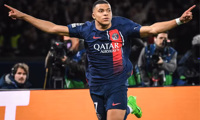 Mbappe chia vui sau khi mở tỷ số cho PSG. Ảnh: REX