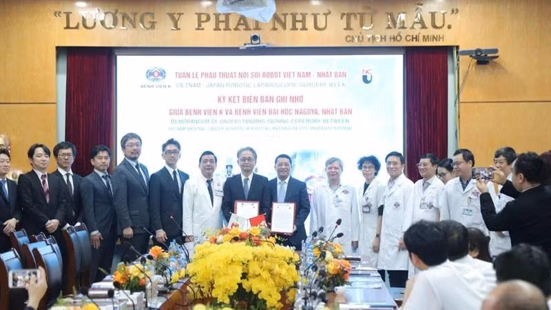 Các đại biểu tham dự buổi ký Biên bản ghi nhớ