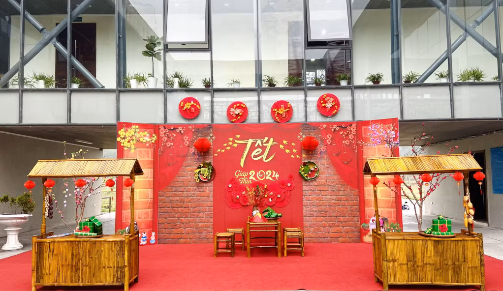 Góc trang trí Tết xưa năm nay được nhiều cơ quan, đơn vị của huyện Tiên Yên trang trí tạo điểm check in cho nhân dân và du khách.