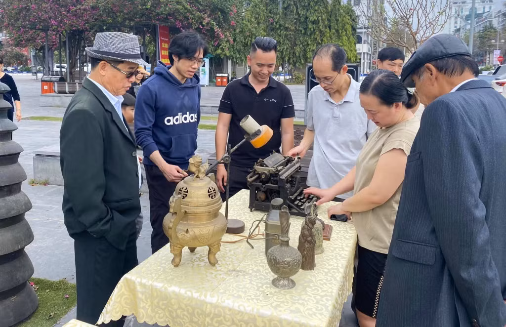 Du khách trải nghiệm 