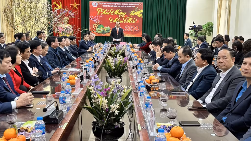 TKV khai xuân tại điểm cầu vùng Hạ Long, Quảng Ninh.