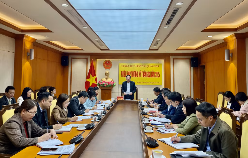 Đồng chí Nguyễn Xuân Ký, Ủy viên Trung ương Đảng, Bí thư Tỉnh ủy, Chủ tịch HĐND tỉnh, kết luận phiên họp.