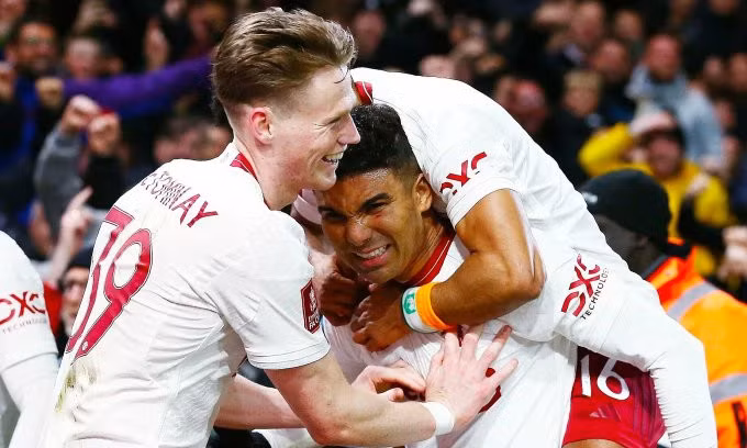 Cầu thủ Man Utd mừng bàn với Casemiro trên sân City Ground, thị trấn West Bridgford, hạt Nottinghamshire, Anh, vòng năm Cup FA tối 28/2/2024. Ảnh: Shutterstock