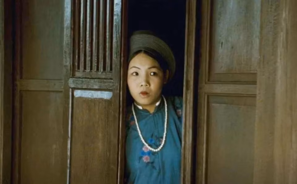 Hình ảnh một phi tần của vua Nguyễn trích từ phim "Indochine" (Đông Dương), 1992, của đạo diễn Régis Wargnier.