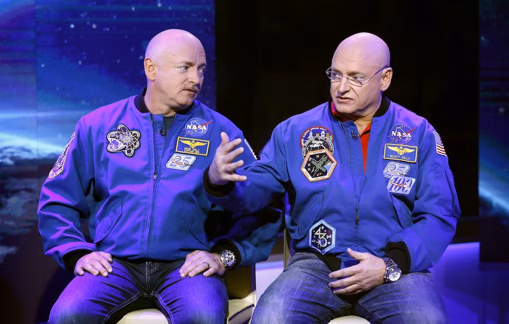 Hai anh em sinh đôi Scott và Mark Kelly đều là phi hành gia, và đều tham gia vào các nghiên cứu mang tính bước ngoặt về tác động của không gian lên cơ thể con người (Ảnh: NASA).