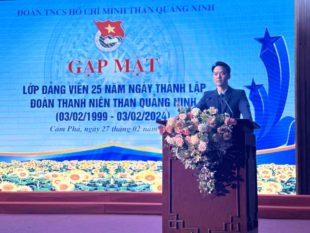 Đồng chí Phạm Hồng Thái, Phó Bí thư Đảng ủy Than Quảng Ninh đề nghị lớp Đảng viên mới tiếp tục phấn đấu tu dưỡng, góp phần phát triển Tập đoàn Công nghiệp Than - Khoảng sản Việt Nam.