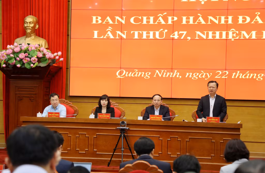 Đồng chí Cao Tường Huy, Phó Bí thư Tỉnh ủy, Chủ tịch UBND tỉnh, phát biểu tại hội nghị.