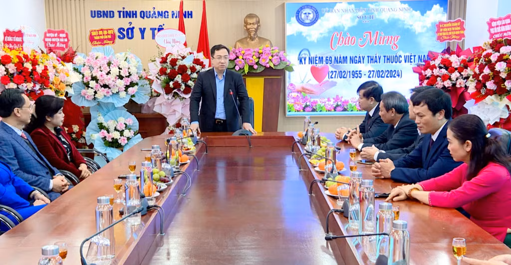 Đồng chí Đặng Xuân Phương, Phó Bí thư Tỉnh ủy, Trưởng Đoàn Đại biểu Quốc hội tỉnh phát biểu tại chương trình.