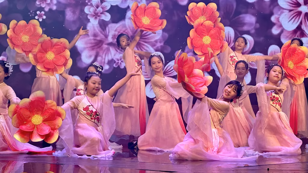 thể hiện những động lực, quyết tâm và khí thế mới của tuổi trẻ tỉnh Quảng Ninh trước một năm mới, một mùa xuân mới.
