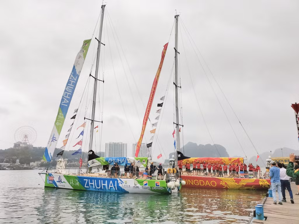 Các đội đua đầu tiên của Cuộc đua Thuyền buồm Vòng quanh Thế giới - Clipper Race đến Hạ Long.
