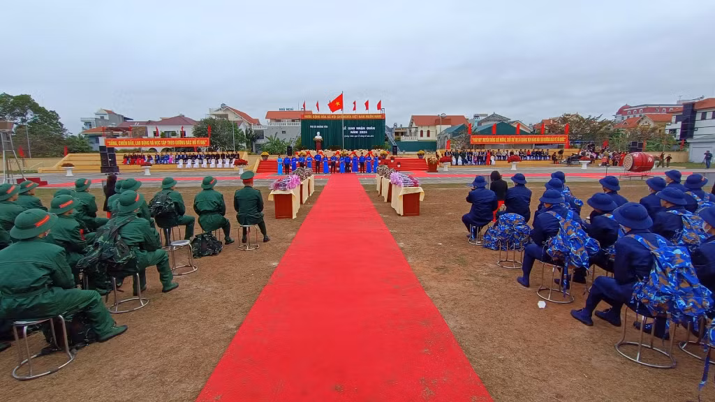 Năm 2024 TX Quảng Yên có 293 tân binh lên đường nhập ngũ, đạt 100% chỉ tiêu tuyển chọn, gọi công dân nhập ngũ.