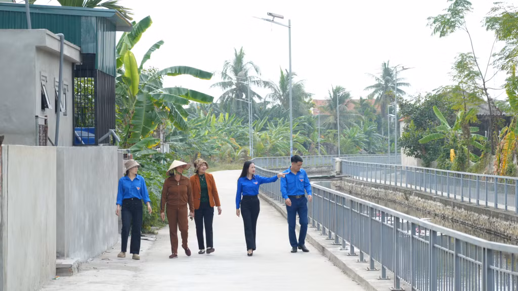 Đoàn Thanh niên phường Hà An (TX Quảng Yên) vận động đoàn viên và nhân dân trên địa bàn chung tay giữ gìn vệ sinh môi trường.