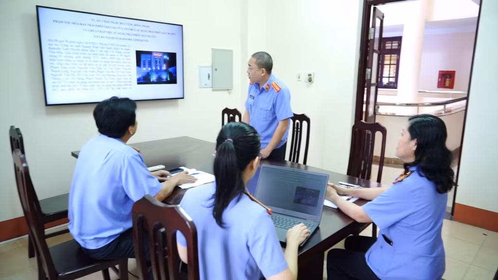 Báo cáo án bằng hình ảnh tại Phòng Thực hành quyền công tố và kiểm sát điều tra, kiểm sát xét xử sơ thẩm án an ninh ma tuý (Viện KSND tỉnh).