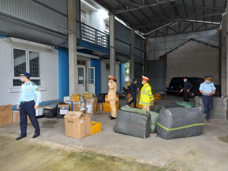 Toàn bộ số hàng hóa được đưa về Đội QLTT số 1 để xác minh, xử lý.