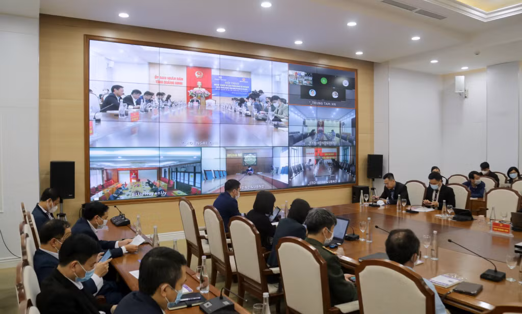 Hội thảo được truyền trực tuyến đến 13 điểm cầu cấp huyện trên địa bàn tỉnh và một số điểm cầu trên toàn quốc.