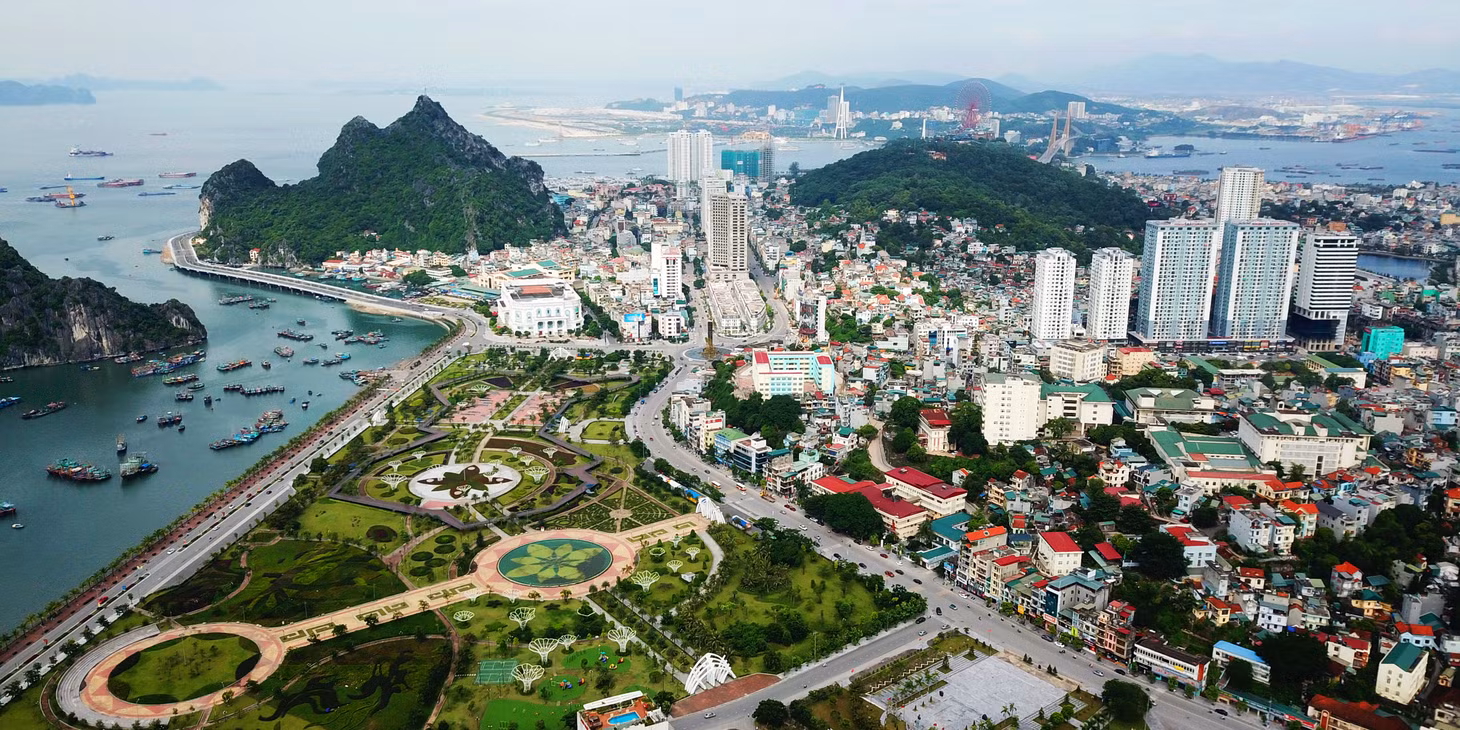 Xây dựng, phát triển thành phố Hạ Long trở thành đô thị dịch vụ, du lịch văn minh