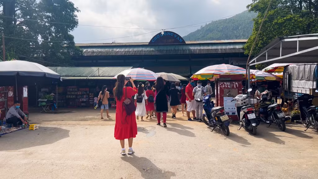 Khám phá Chợ Đồng Văn tại Bình Liêu