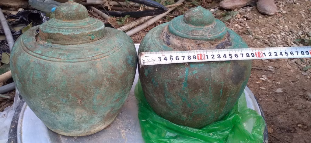Hai cổ vật được phát hiện.