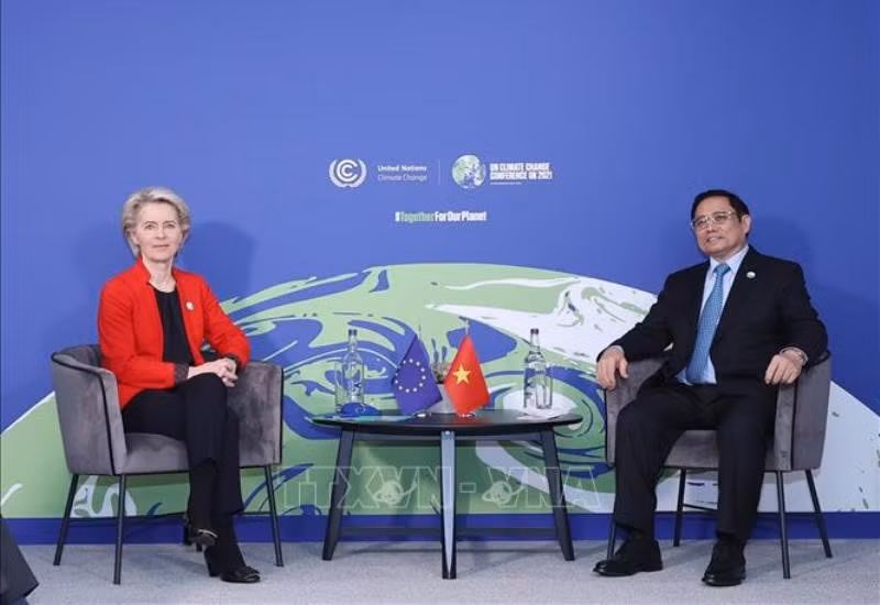 Thủ tướng Phạm Minh Chính gặp Chủ tịch Ủy ban Châu Âu Ursula von der Leyen. (Ảnh: Dương Giang/TTXVN)