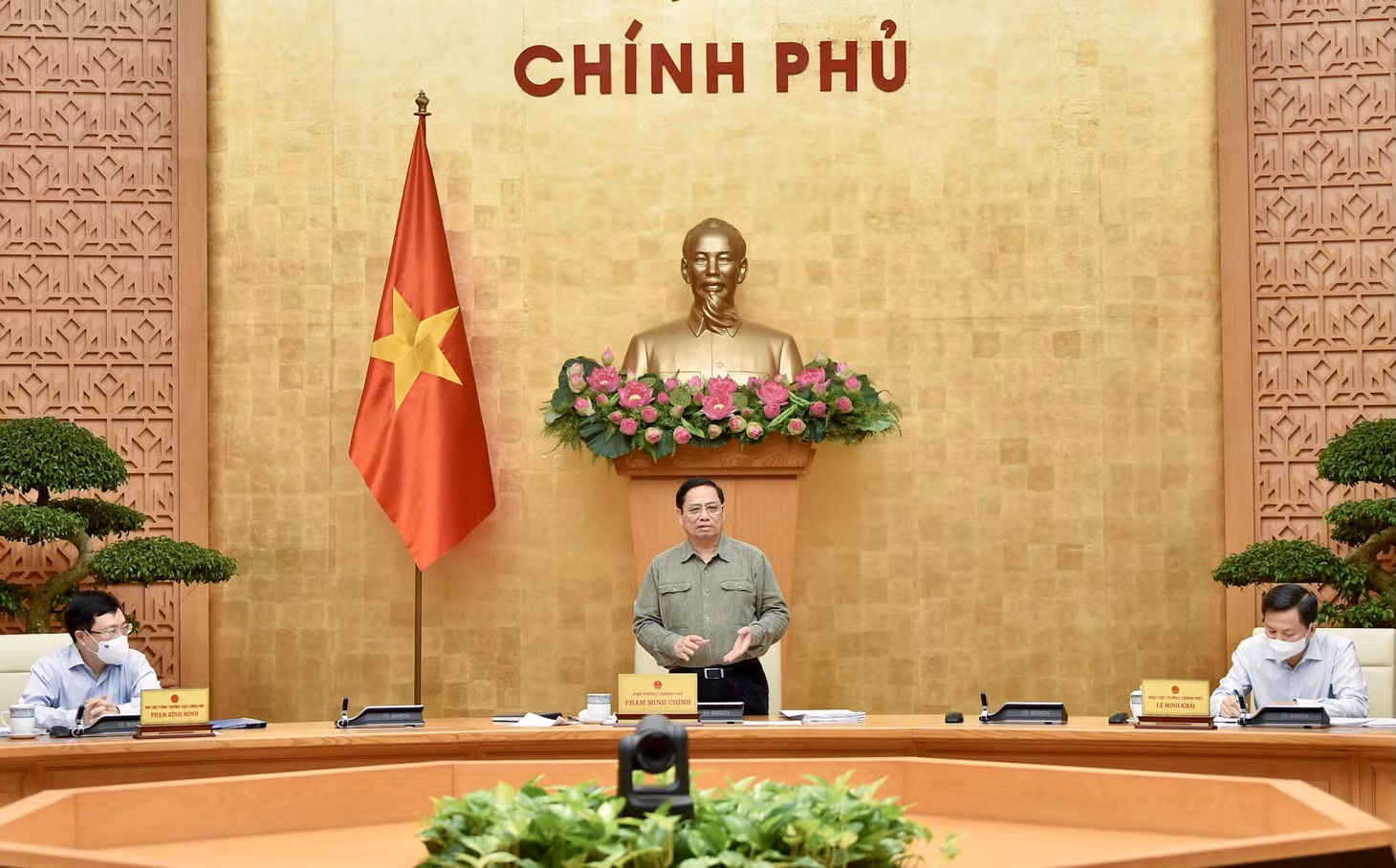 Thủ tướng Phạm Minh Chính chủ trì phiên họp Chính phủ tháng 10/2021. Ảnh: VGP/Nhật Bắc