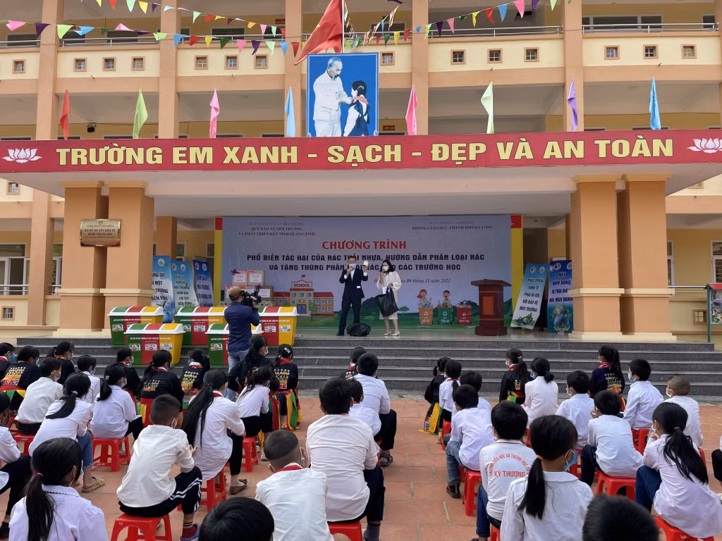 Chuyên gia đến từ tổ chức Jica Nhật Bản phân tích tác hại của rác thải nhựa.