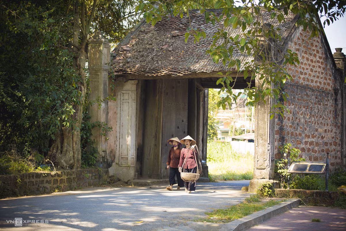 Vẻ đẹp xuyên không tại làng cổ Đường Lâm ảnh 1 Vẻ đẹp xuyên không tại làng cổ Đường Lâm ảnh 1