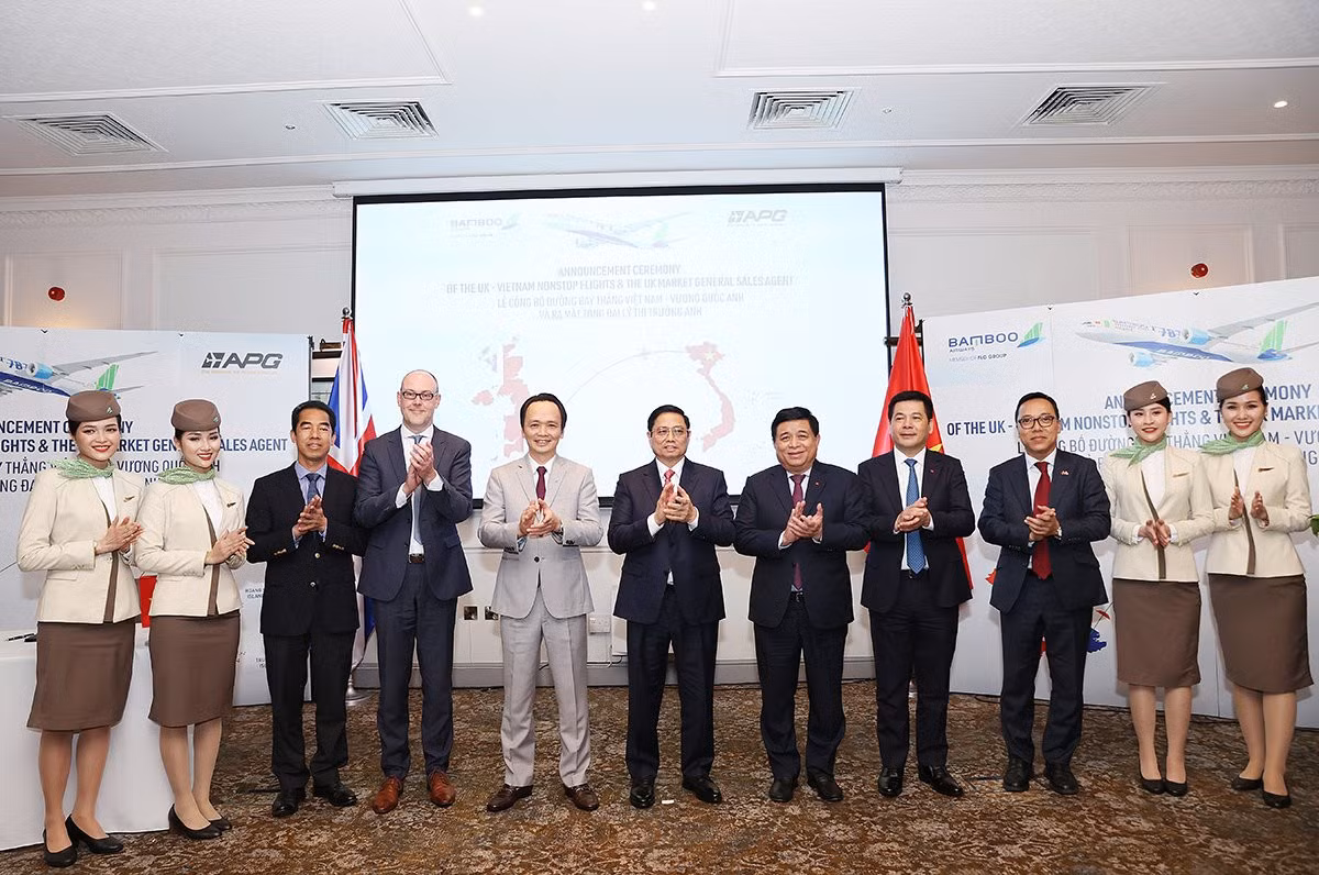 Thủ tướng Phạm Minh Chính dự Lễ ra mắt đường bay thẳng Việt Nam-Anh và Lễ ký công bố Tổng đại lý của hãng Bamboo Airways.