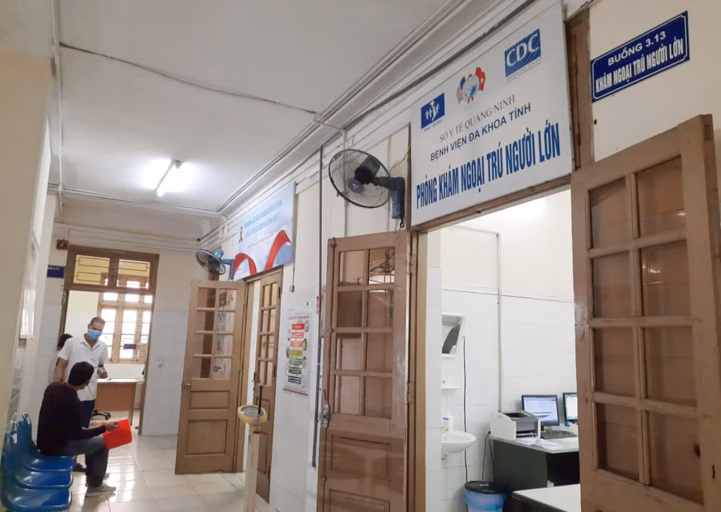 Phòng khám ngoại trú người lớn, Bệnh viện Đa khoa tỉnh. Ảnh: Nguyễn Hoa