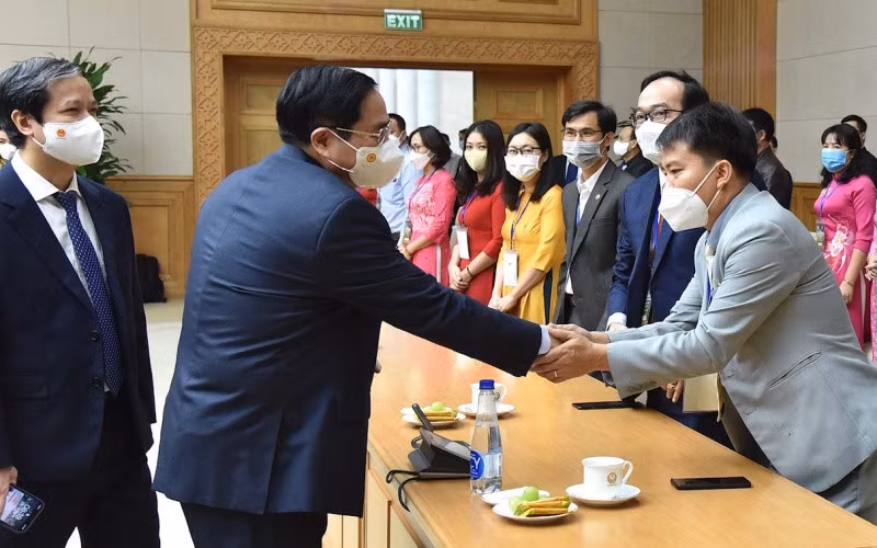 Thủ tướng Phạm Minh Chính gặp mặt đại diện nhà giáo, cán bộ quản lý giáo dục tiêu biểu. (Ảnh: Trần Hải)