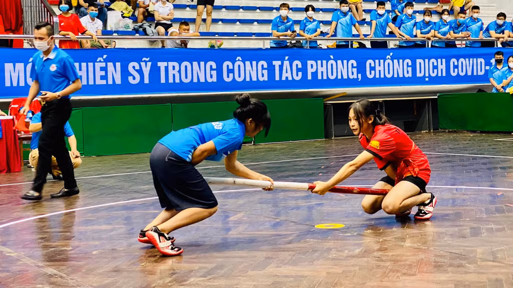 Giải đẩy gậy nhằm khôi phục và phát huy giá trị các môn thể thao dân tộc và trò chơi dân gian.