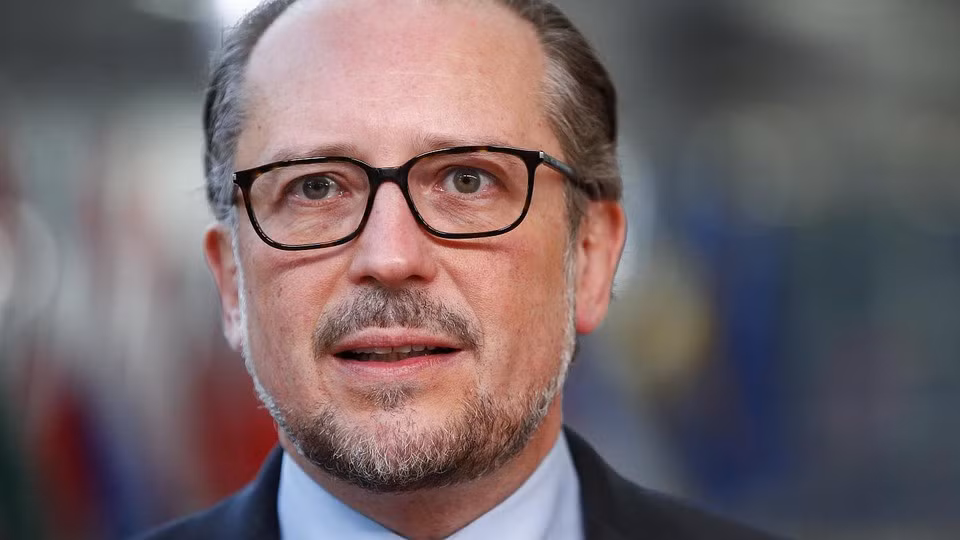 Thủ tướng Áo Alexander Schallenberg xuất hiện ở Brussels (Bỉ) hồi tháng 10. Ảnh: AP