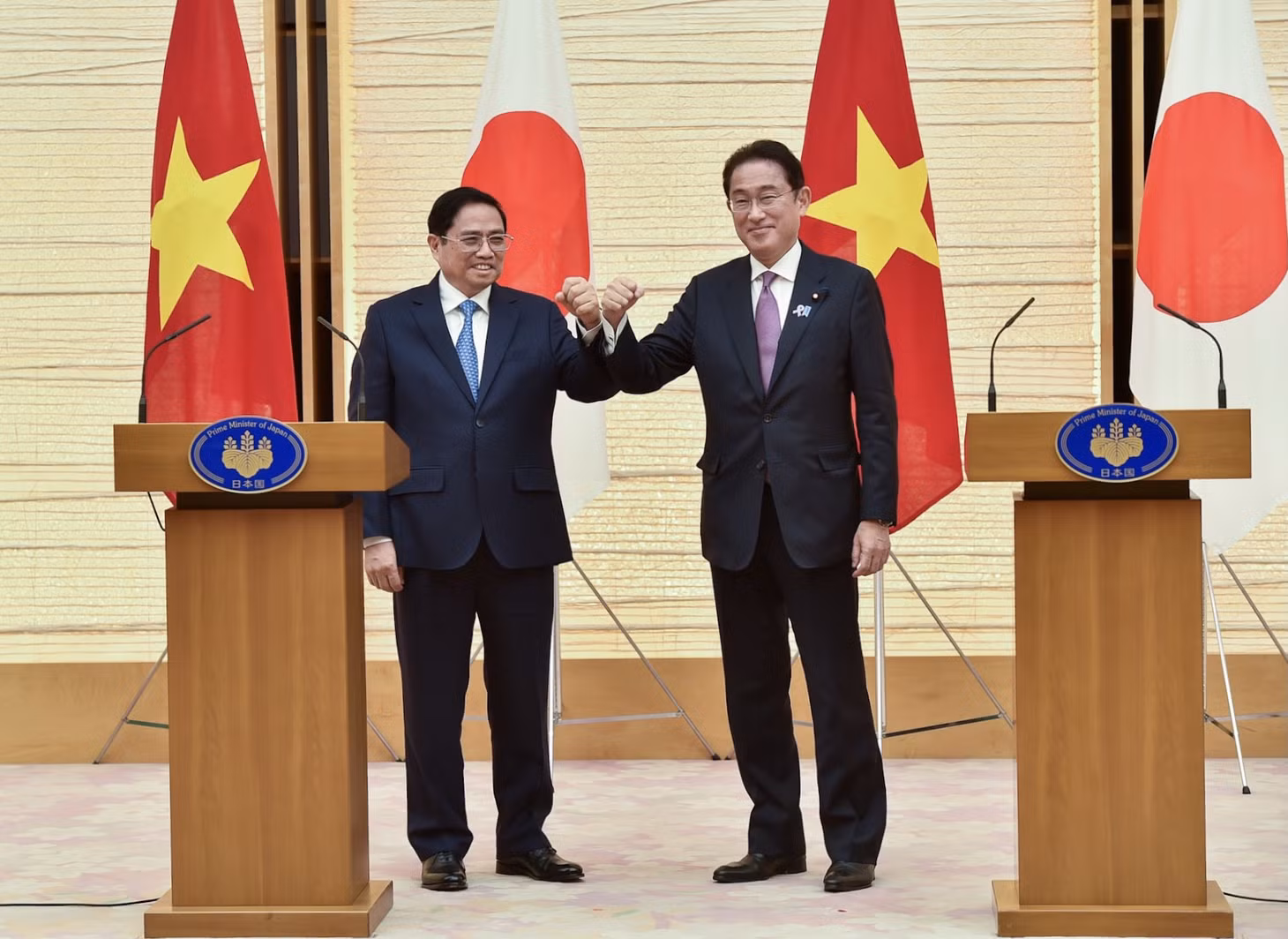 Thủ tướng Phạm Minh Chính và Thủ tướng Nhật Bản Kishida Fumio. Ảnh: VGP/Nhật Bắc