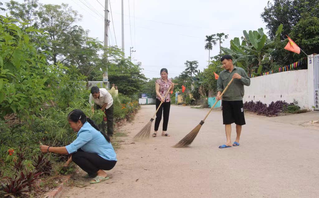 Xã Hiệp Hòa (TX Quảng Yên) tích cực vận động nhân dân tham gia chương trình xây dựng NTM trên địa bàn.