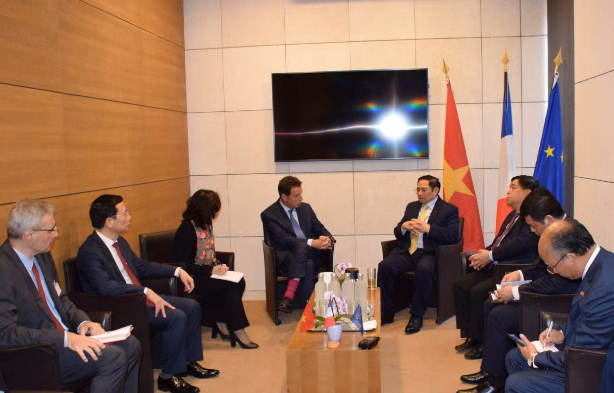 Thủ tướng Phạm Minh Chính tiếp Chủ tịch MEDEF Geoffroy Roux de Bézieux để trao đổi về cơ hội hợp tác giữa doanh nghiệp hai nước. Ảnh: TTXVN Thủ tướng Phạm Minh Chính tiếp Chủ tịch MEDEF Geoffroy Roux de Bézieux để trao đổi về cơ hội hợp tác giữa doanh nghiệp hai nước. Ảnh: TTXVN