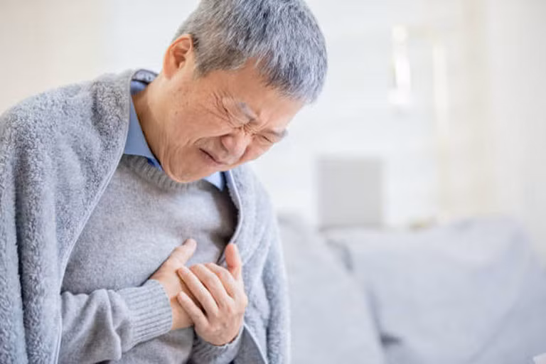 Người già, trẻ nhỏ và phụ nữ có thai; Những người mắc các bệnh mạn tính: tăng huyết áp, hen suyễn, tim mạch, cơ xương khớp... là những đối tượng nguy cơ cao về sức khỏe khi rét đậm, rét hại...