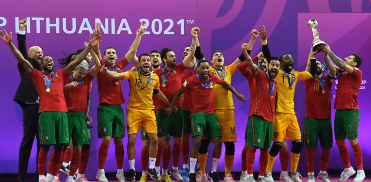 Bồ Đào Nha ăn mừng chức vô địch thế giới năm 2021, sau khi đánh bại Argentina ở chung kết. Ảnh: AFP
