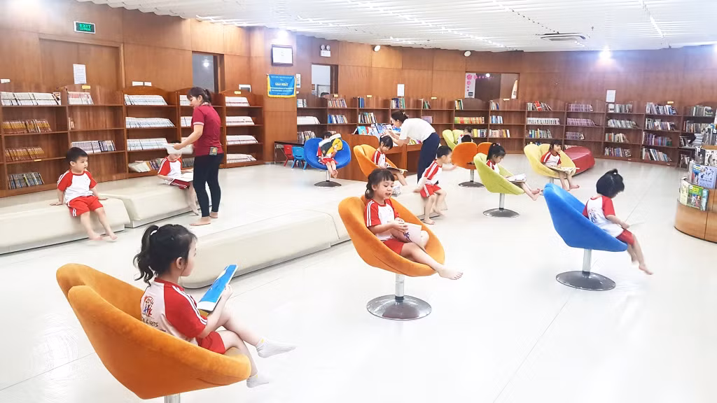 Trẻ em đọc sách tại Thư viện tỉnh Quảng Ninh. Ảnh: Thư viện tỉnh