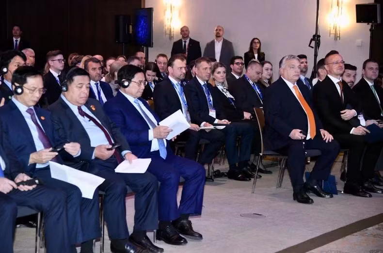 Thủ tướng Phạm Minh Chính và Thủ tướng Viktor Orban và các đại biểu tham dự Diễn đàn.