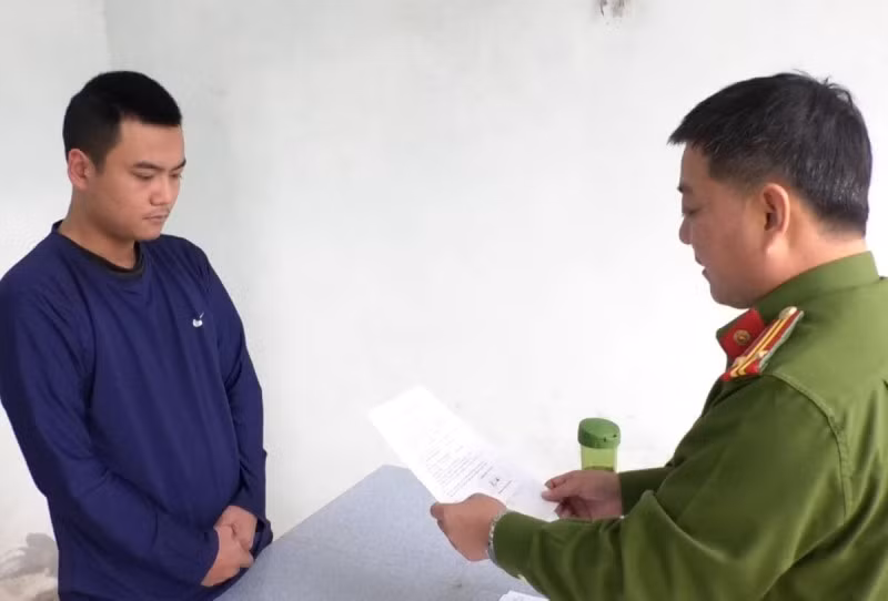 Hiệp và Hoàng, đàn em của Quân bị Cơ quan Công an bắt tạm giam chiều 25/1.