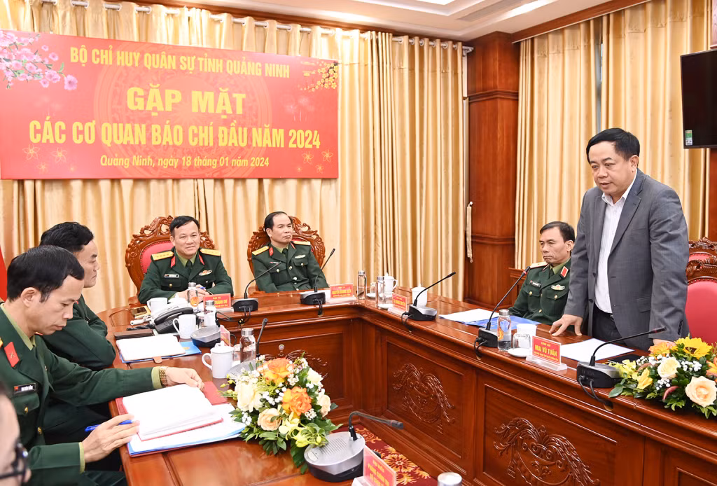 Đồng chí Mai Vũ Tuấn, Giám đốc Trung tâm truyền thông tỉnh Quảng Ninh phát biểu tại buổi gặp mặt.