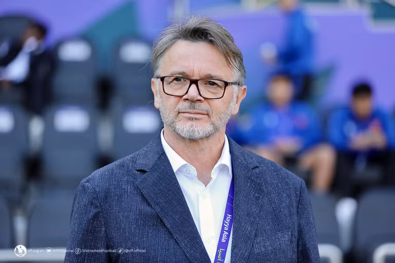 HLV Troussier vẫn nhận được sự tin tưởng của VFF