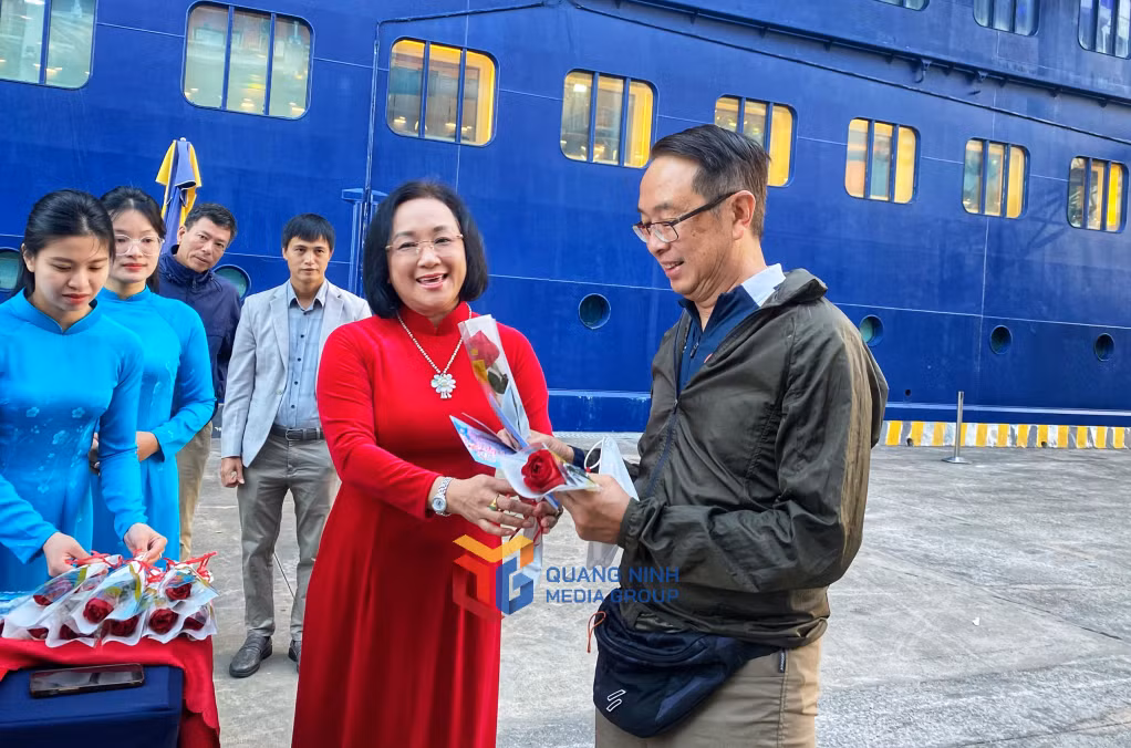 Những hành khách đầu tiên 