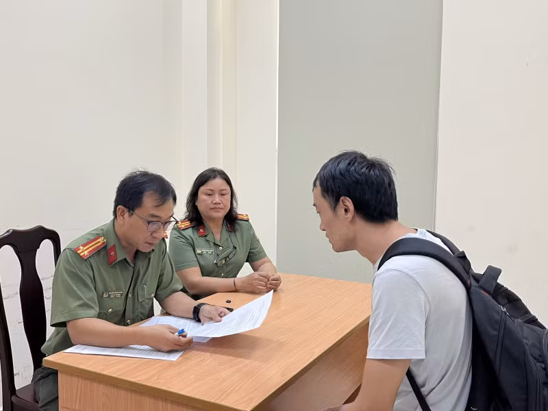 Đối tượng Yang Xianfei tại Cơ quan Công an.