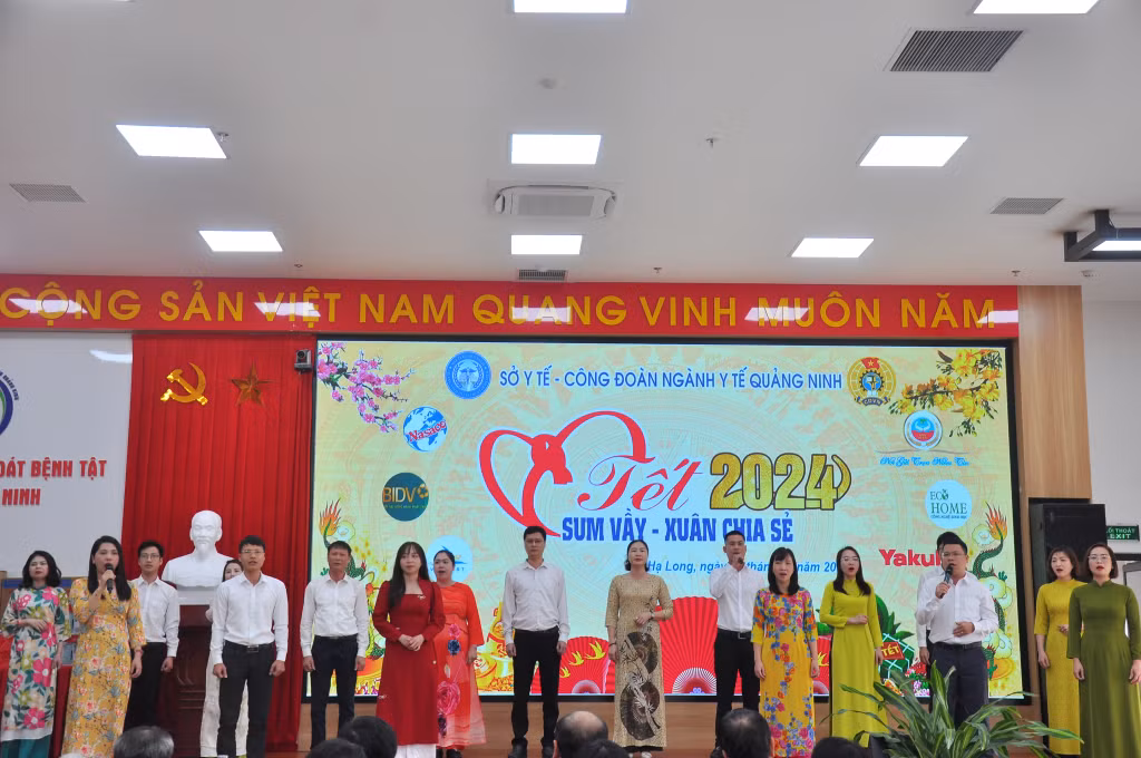 Tiết mục văn nghệ tại Tết Sum vầy-Xuân chia sẻ ở Công đoàn ngành Y tế.