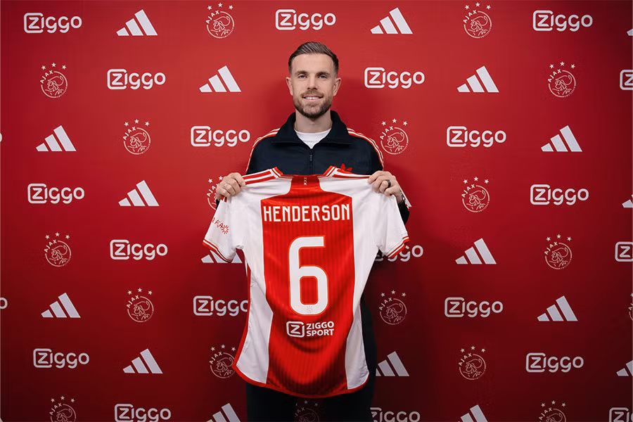 Henderson khoác áo số 6 ở CLB mới.