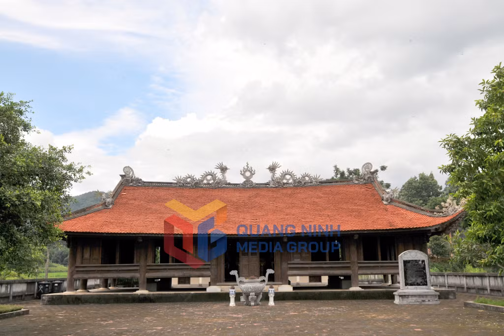 Đình Lục Nà được xây dựng vào thời kỳ Hậu Lê, lấy tên từ bản Lục Nà, xã Lục Hồn, huyện Bình Liêu (8-2017). Ảnh: Vũ Thị Hằng (CTV)